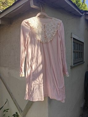 Vintage-Inspired Pink Lace Collar Long Sleeve Dress/ Nightgown